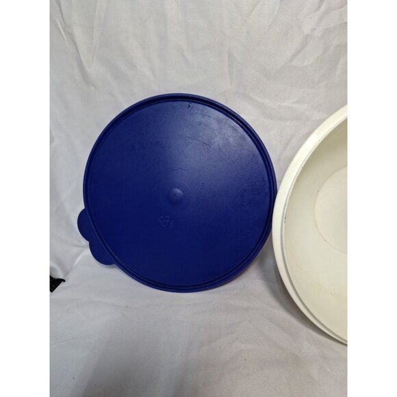 Vintage Tupperware 12 Cup White Thatsa Bowl #2677 with Blue Butterfly Lid 2515 - Picture 6 of 9